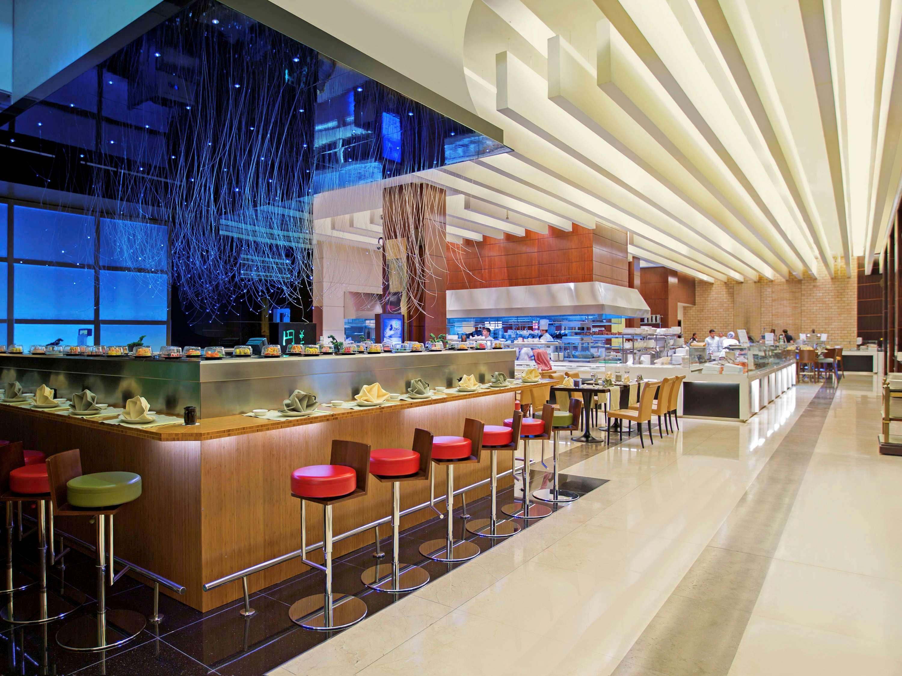 라 시갈 호텔 매니지드 바이 아코르 도하 외부 사진 The buffet at the Atlantis Paradise Island